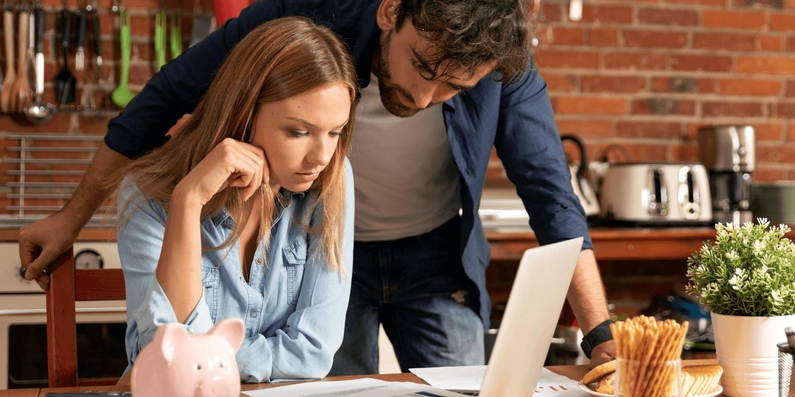 ¿Planeas comprar con tu pareja? Descubre cómo declarar impuestos en conjunto puede ayudarte